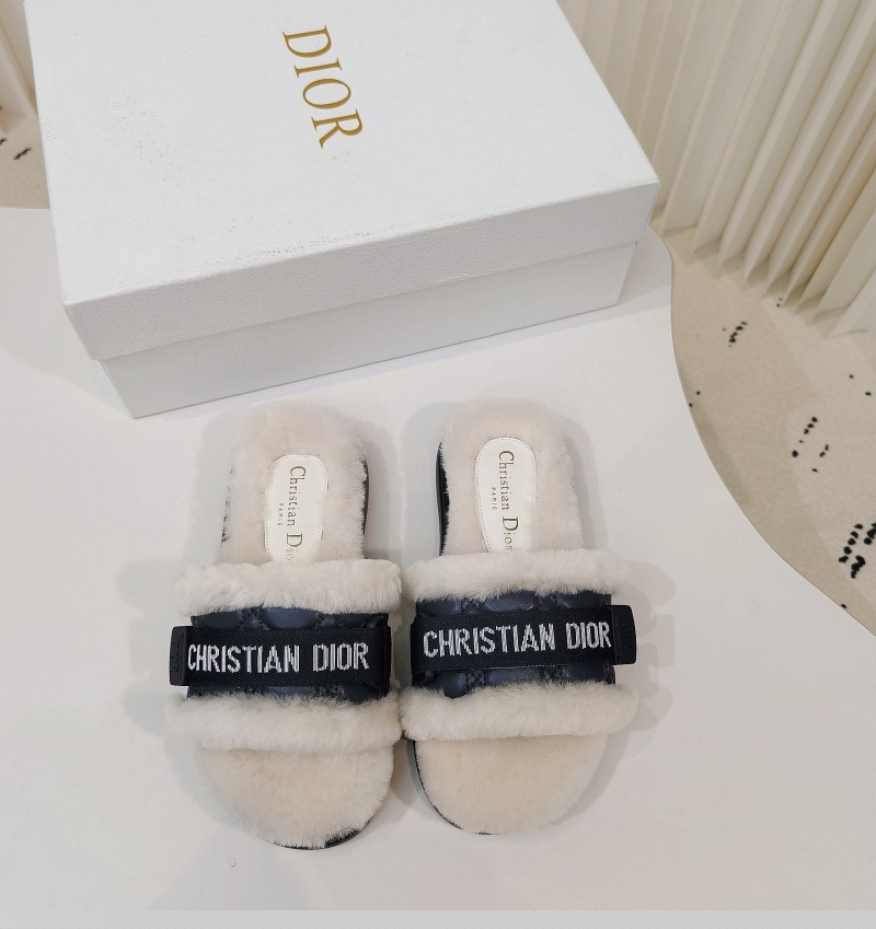 ch**an D*or slippers